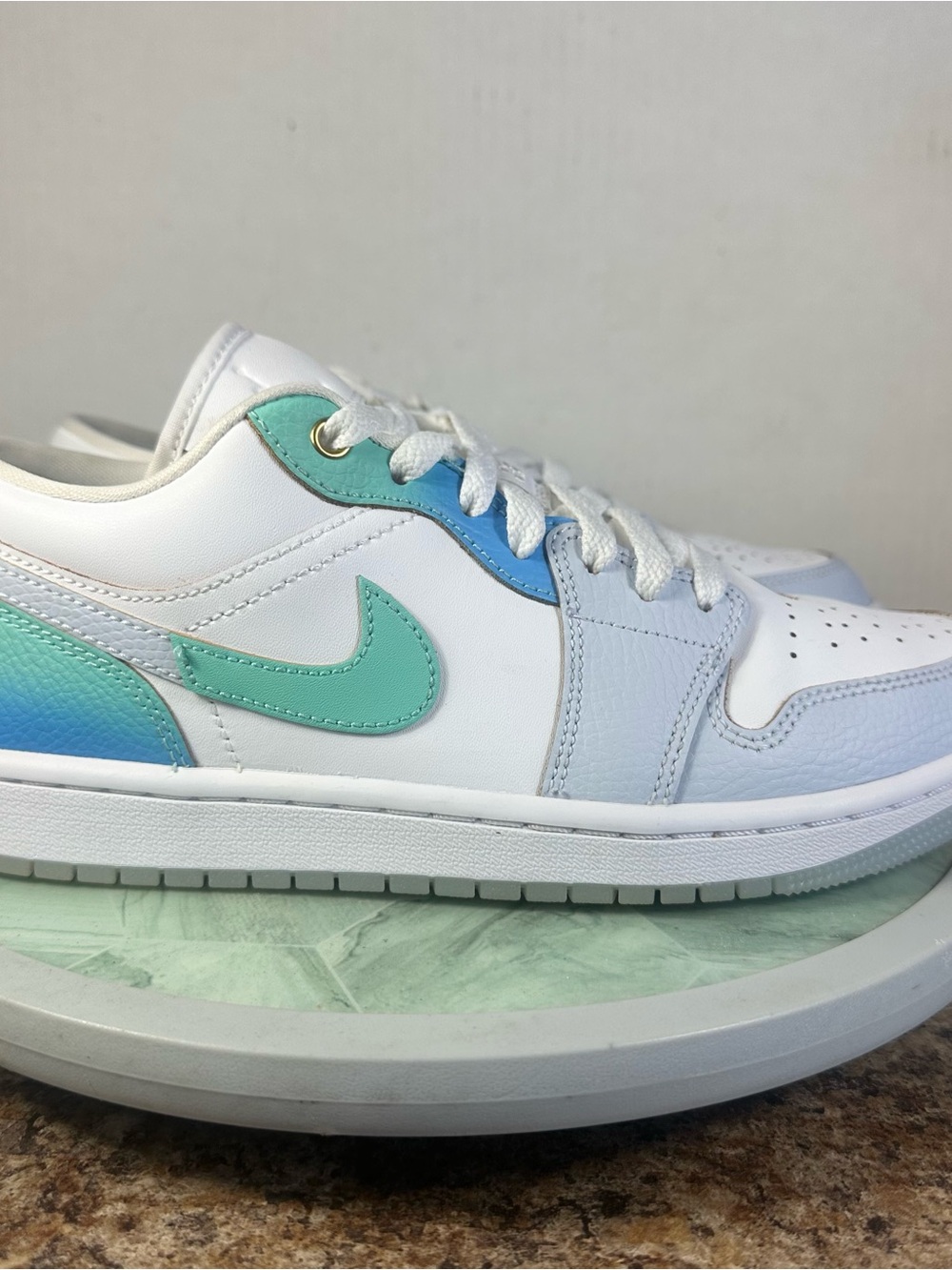 Nike Air Jordan 1 Low SE Emerald Rise Womens Size 8 | FN8899-131